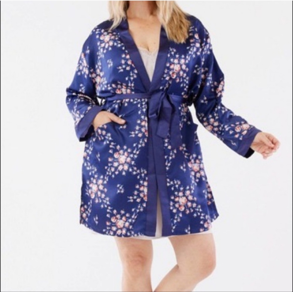 MORGAN LANE x Fabfitfun Collab Floral Boho Satin Robe S/M